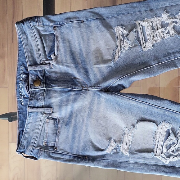 AEO light wash super soft cotton skinny jeans with rips - Picture 3 of 10